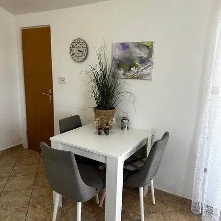 Studio Apartman Luka *