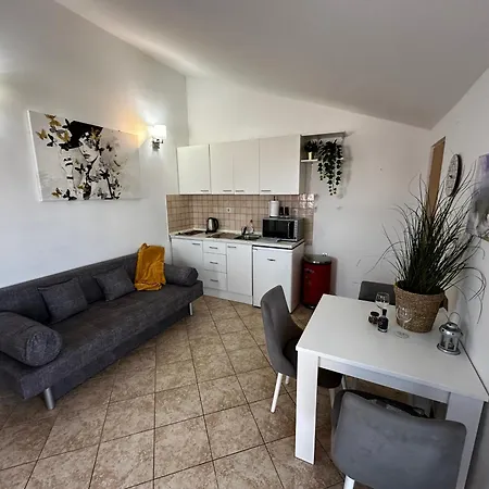 Studio Apartman Luka *