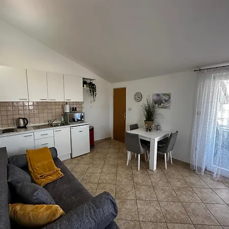 Apartment Studio Apartman Luka