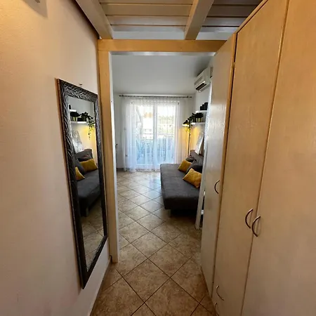 Studio Apartman Luka Srima